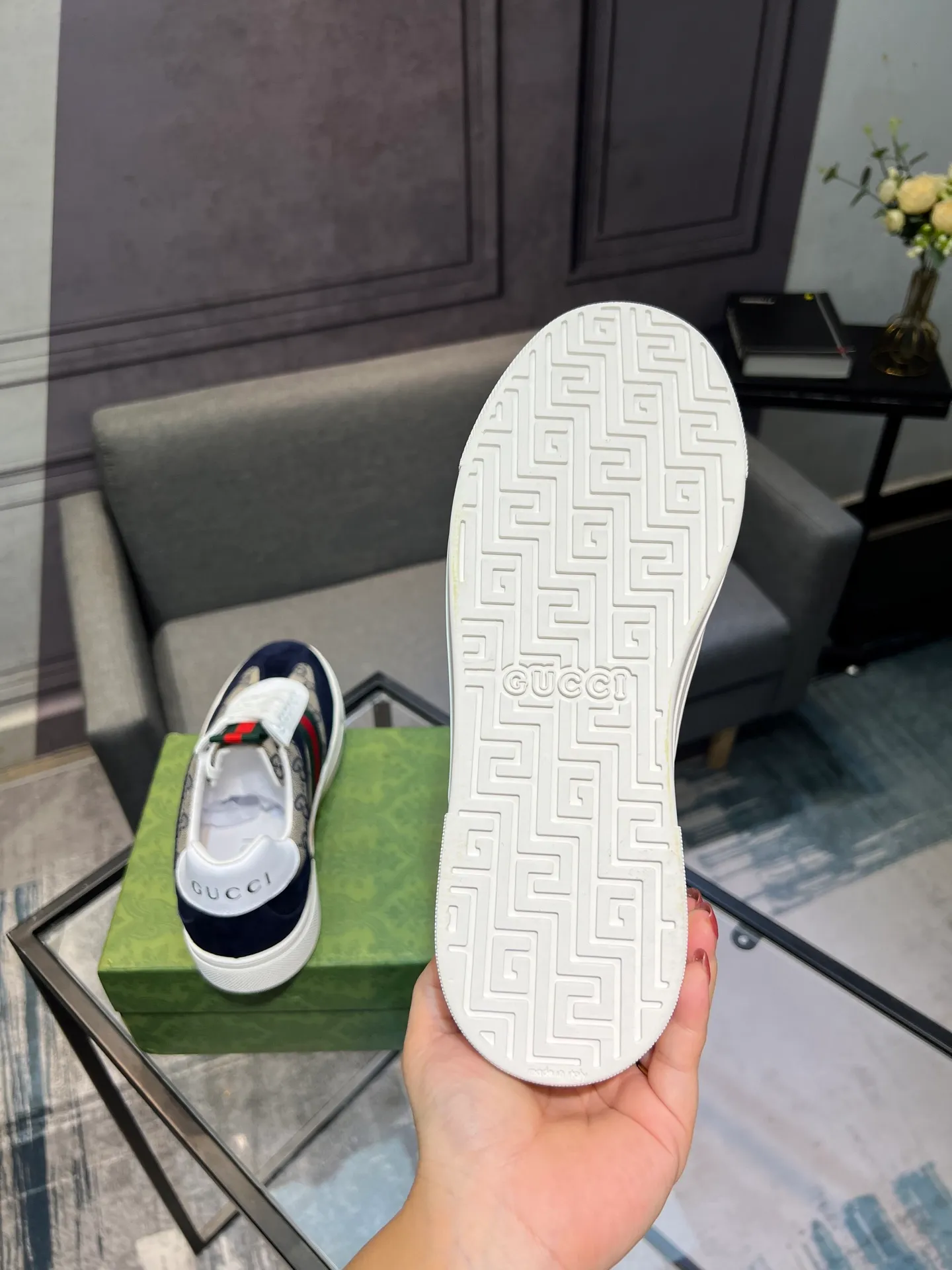 Men's Men's Shoes 💰440 Gucci Gucci's latest trendy shoes and casual shoes are popular in physical stores, new spring and summer comfortable imported custom original cowhide, unique jacquard fabric element design. With sheepskin lining, original bottom, 💪 details determine quality, you can enter and leave the counter at will, welcome to compare🇮🇹, code number 38-44 (45 customized)